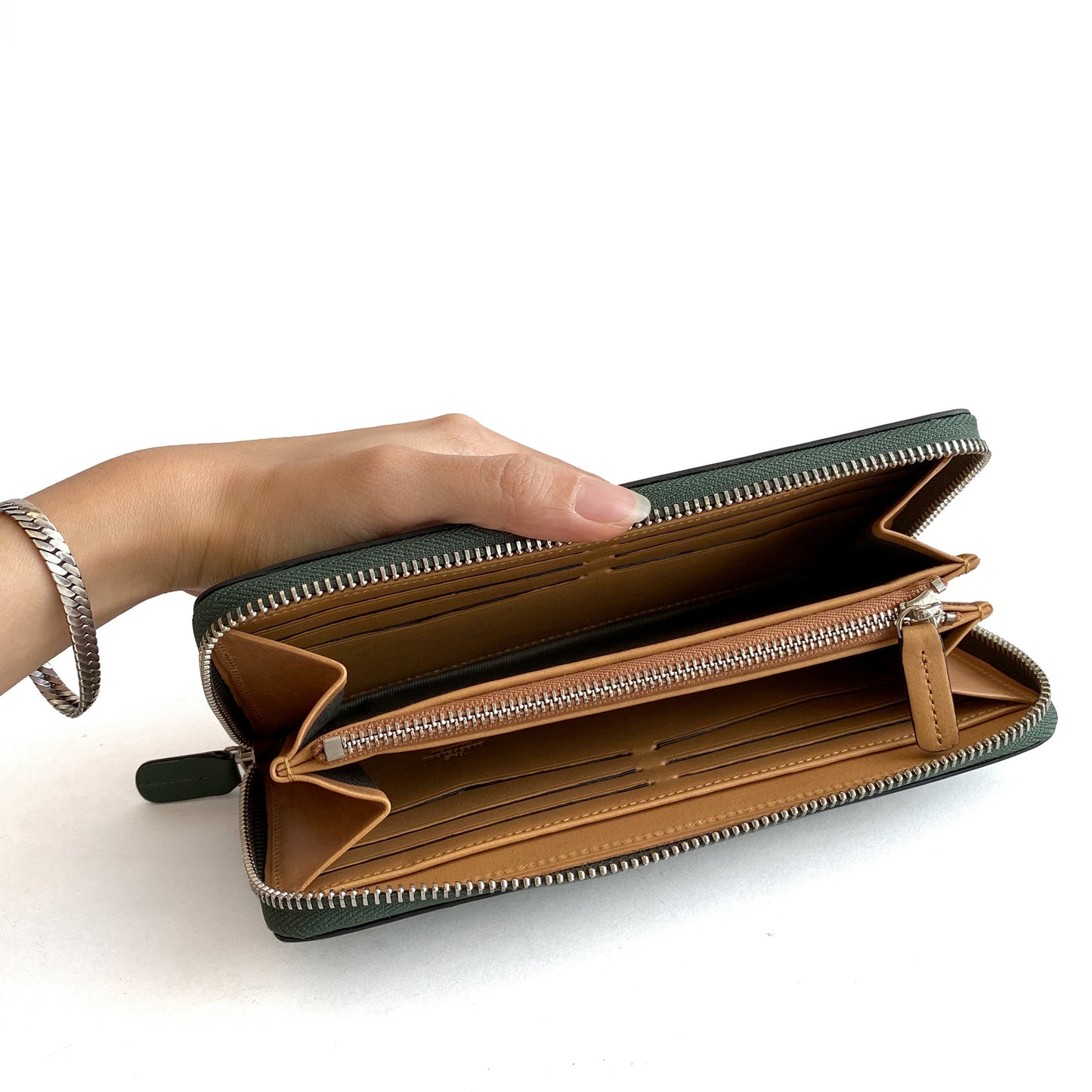 W zip wallet