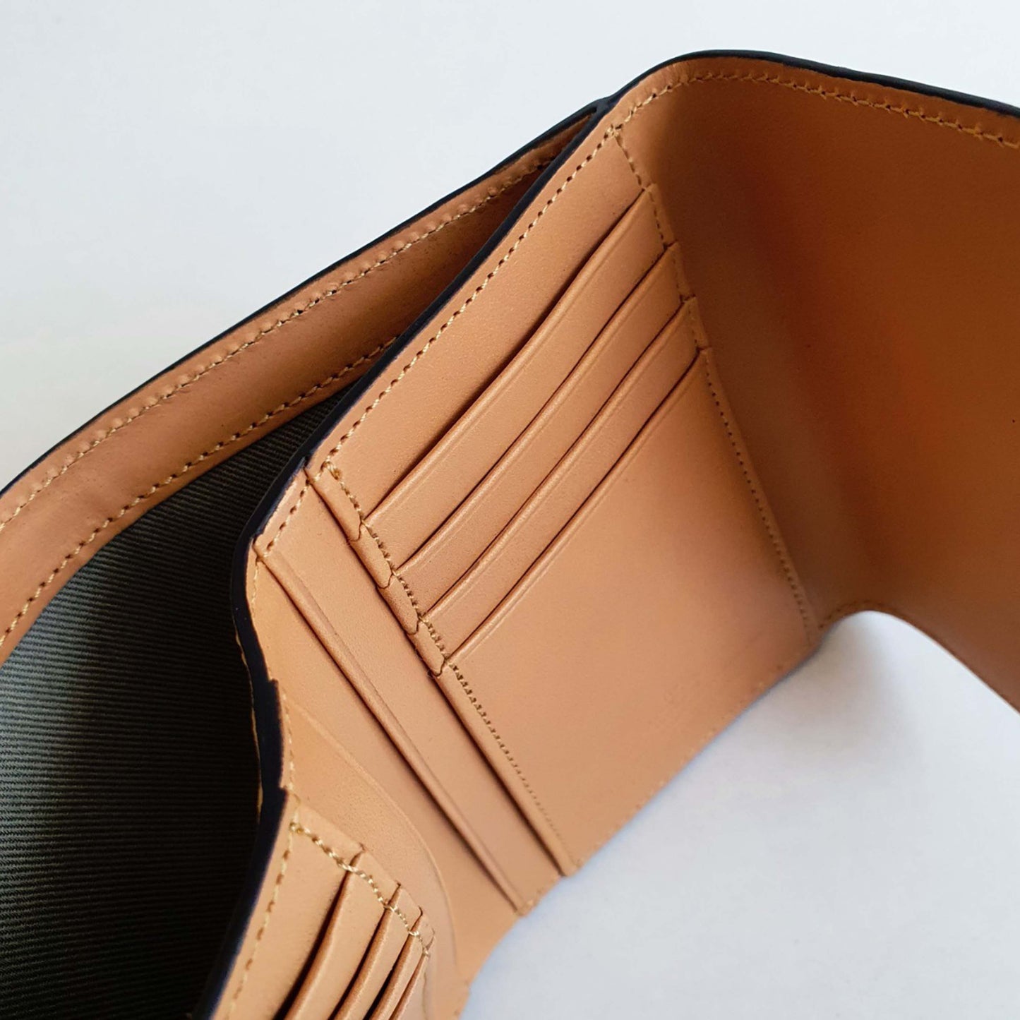 Trifold wallet